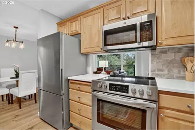2393 SW Park Pl #210, Portland, OR 97205 - Photo 18