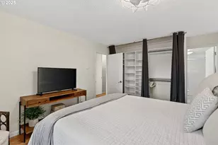 2393 SW Park Pl, Portland, OR 97205 - Photo 22