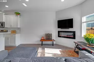 2721 S Magnolia Dr, Cornelius, OR 97113 - Photo 8