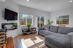 2721 S Magnolia Dr, Cornelius, OR 97113 - Photo 4