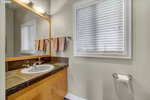 18200 NE Sunrise Peaks Ln, Hillsboro, OR 97123 - Photo 20