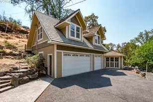 608 W 6th St, The Dalles, OR 97058 - Photo 8