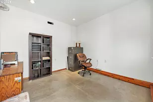 35956 Hwy 58, Pleasant Hill, OR 97455 - Photo 38