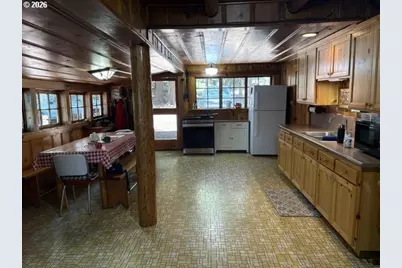 22862 Highway 58, Crescent Lake, OR 97733 - Photo 6