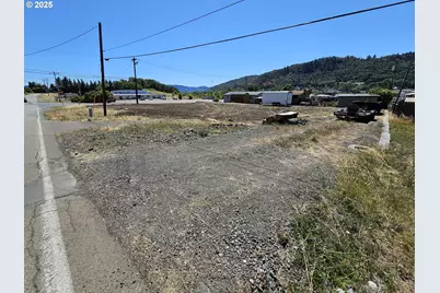 3598 Hooker Rd, Roseburg, OR 97470 - Photo 2