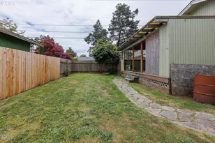 806 NE Douglas St, Newport, OR 97365 - Photo 22