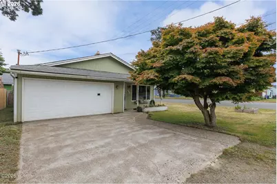 806 NE Douglas St, Newport, OR 97365 - Photo 2