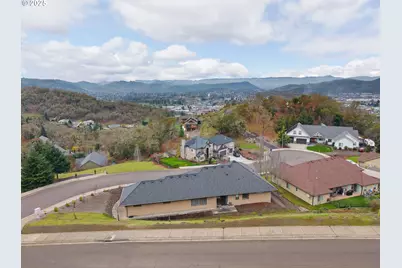 1518 NE Vista Fe Ct, Roseburg, OR 97470 - Photo 8