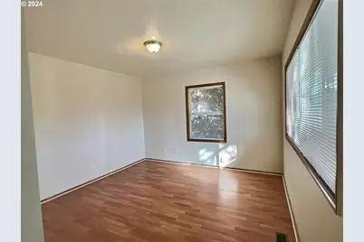 4713 N Commercial Ave, Portland, OR 97217 - Photo 2