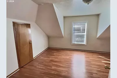 4713 N Commercial Ave, Portland, OR 97217 - Photo 8