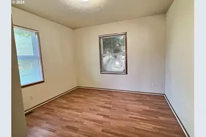 4713 N Commercial Ave, Portland, OR 97217 - Photo 6