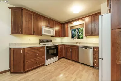 17760 NW Rolling Hill Ln, Beaverton, OR 97006 - Photo 4
