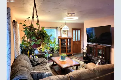 634 E Main St, Sheridan, OR 97378 - Photo 4