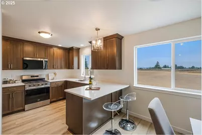 346 SE Kitzmiller Dr, Dallas, OR 97338 - Photo 4