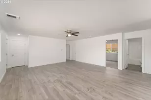 1237 SE Washington Ave, Roseburg, OR 97470 - Photo 4