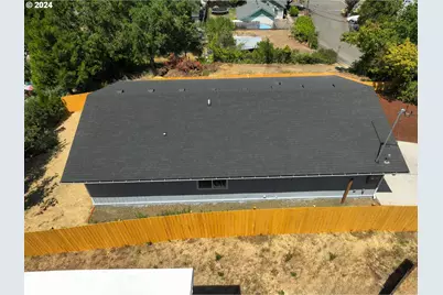 1237 SE Washington Ave, Roseburg, OR 97470 - Photo 28