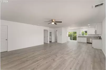 1237 SE Washington Ave, Roseburg, OR 97470 - Photo 6