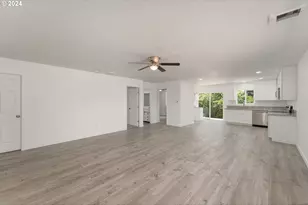 1237 SE Washington Ave, Roseburg, OR 97470 - Photo 6