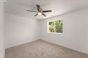 1237 SE Washington Ave, Roseburg, OR 97470 - Photo 14