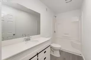 1237 SE Washington Ave, Roseburg, OR 97470 - Photo 18