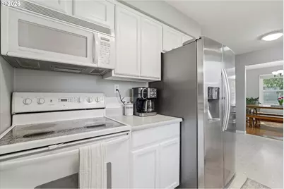 221 SE 109th Ave, Portland, OR 97216 - Photo 20