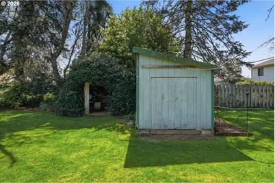 221 SE 109th Ave, Portland, OR 97216 - Photo 38