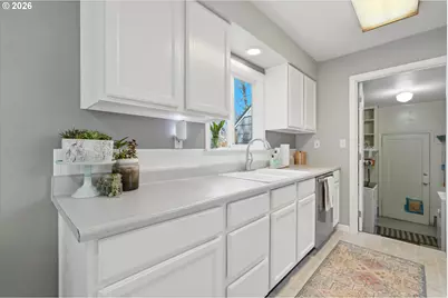 221 SE 109th Ave, Portland, OR 97216 - Photo 18