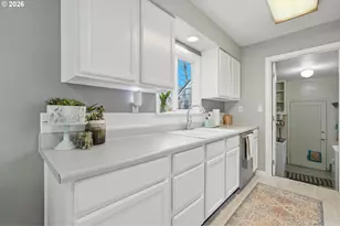 221 SE 109th Ave, Portland, OR 97216 - Photo 18
