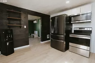 680 S 5th St, Harrisburg, OR 97446 - Photo 6