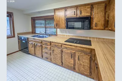 1886 Woodstock Cir, Salem, OR 97304 - Photo 12