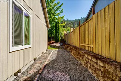 1847 S 61st St, Springfield, OR 97478 - Photo 44