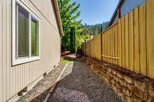 1847 S 61st St, Springfield, OR 97478 - Photo 44