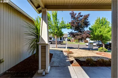1847 S 61st St, Springfield, OR 97478 - Photo 6
