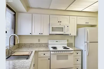 13010 NE Pinebrook St, Vancouver, WA 98684 - Photo 10