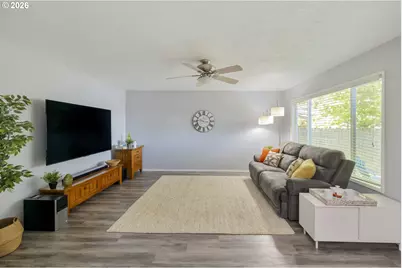 7904 SE 104th Ave, Portland, OR 97266 - Photo 4