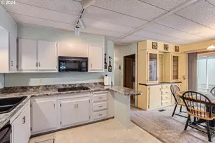 11602 SW Royal Villa Dr, Tigard, OR 97224 - Photo 6