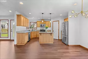 371 SW Kalmia Ave, Warrenton, OR 97146 - Photo 8