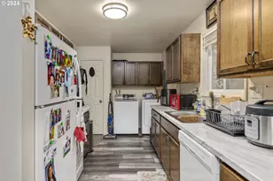 504 E 9th 14 St, Newberg, OR 97132 - Photo 12