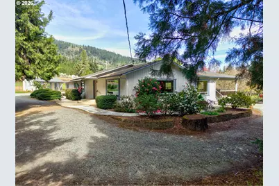 128 Market Ln, Myrtle Creek, OR 97457 - Photo 4