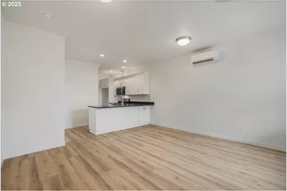 365 SE Kitzmiller Dr, Dallas, OR 97338 - Photo 2