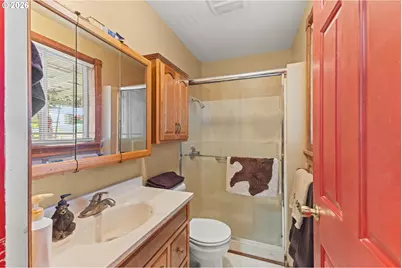 692 18th Ave, Coos Bay, OR 97420 - Photo 32