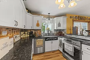 692 18th Ave, Coos Bay, OR 97420 - Photo 22