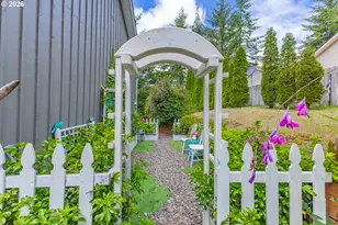 692 18th Ave, Coos Bay, OR 97420 - Photo 8