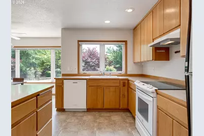 2390 NW Quail Ct, McMinnville, OR 97128 - Photo 12