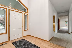 2390 NW Quail Ct, McMinnville, OR 97128 - Photo 4