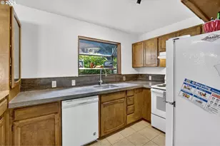 3250 NW Oceanview Dr, Newport, OR 97365 - Photo 10