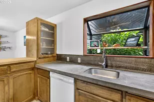 3250 NW Oceanview Dr, Newport, OR 97365 - Photo 12