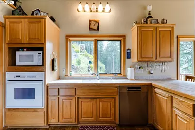49985 McKenzie Hwy, Vida, OR 97488 - Photo 14