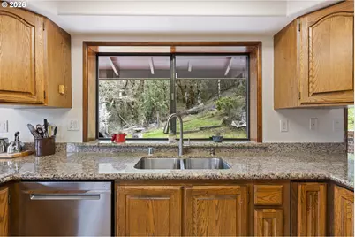 755 Plin St, Myrtle Creek, OR 97457 - Photo 22