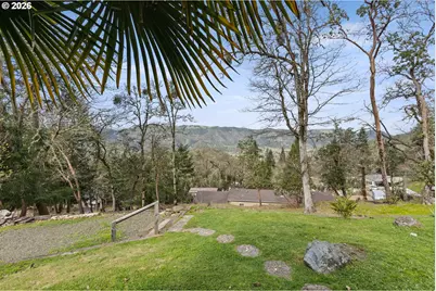 755 Plin St, Myrtle Creek, OR 97457 - Photo 2